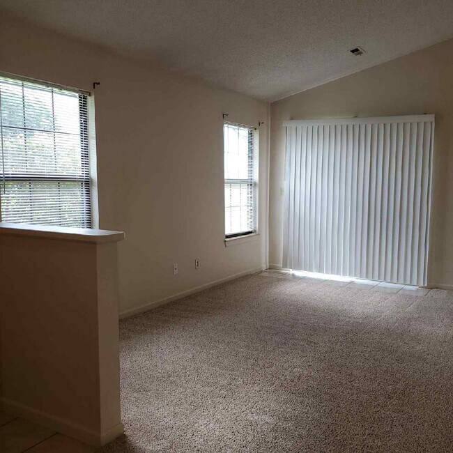 Foto del edificio - 120 SE 1161