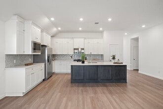 Building Photo - 4823 Shimmer Side Dr