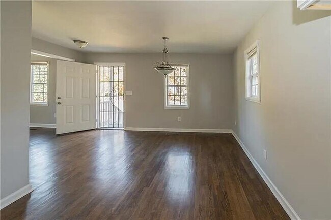 Foto del edificio - Stylish 4-Bed Home Near Downtown Atlanta –...