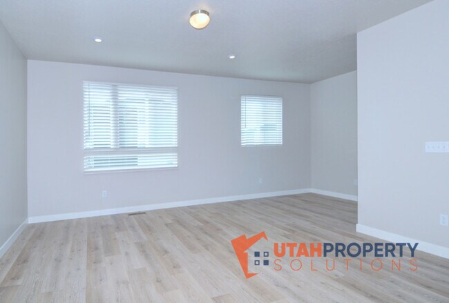 Building Photo - 994 W 380 S