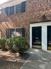 Building Photo - 2800 Carriage Dr