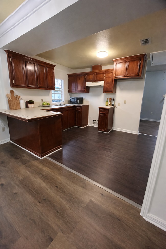 Kitchen - 4517 Molina Dr