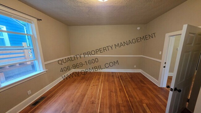 Foto del edificio - 742 Lewis Ave