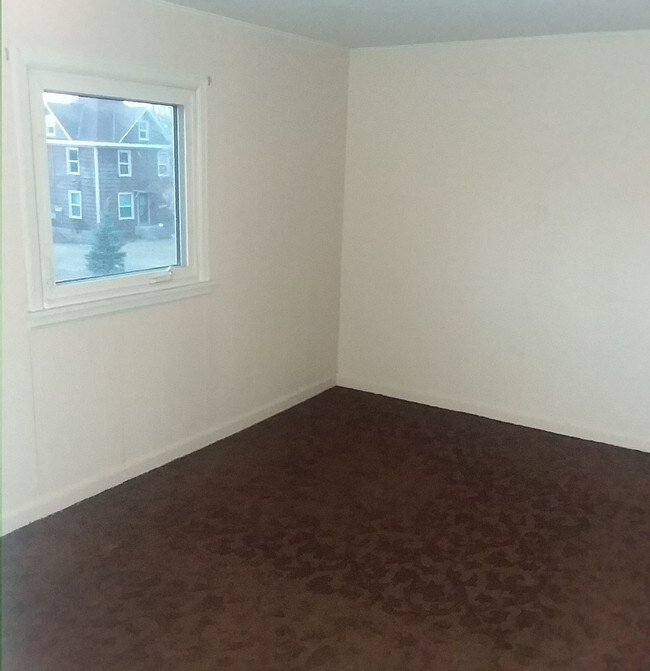 Building Photo - 603 5th Ave E