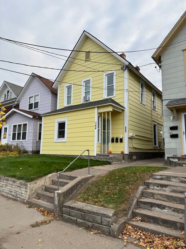 Foto del edificio - 344 16th Ave NE