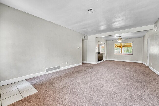 Building Photo - $2,295.00 - 3 Bedrooms, 2 Bathrooms, Singl...