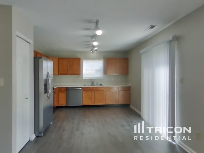 Building Photo - 6916 N Karnes Dr