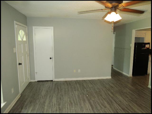 Foto del edificio - 1020 Towering Oaks Dr