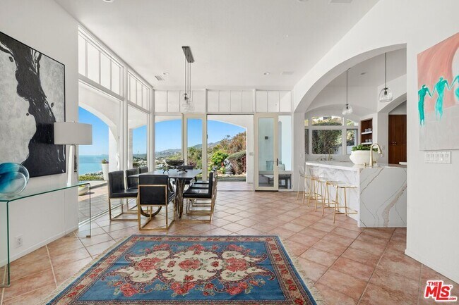 Building Photo - 3958 Rambla Orienta