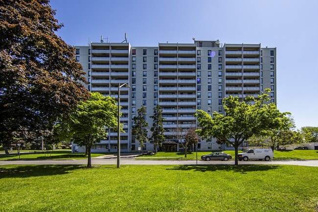 Building Photo - 111 Inverlochy Boulevard