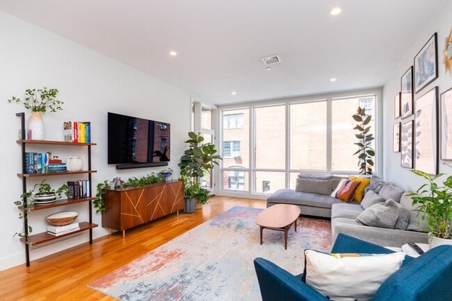 Foto del edificio - 533 E 2nd St