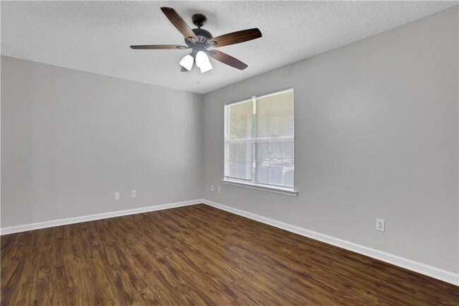 Building Photo - 1338 N Hampton Dr