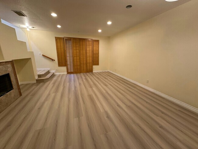 Building Photo - 39 Gazania Way