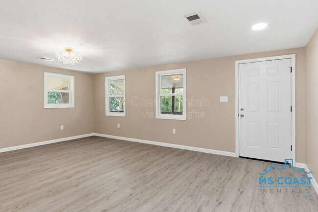 Foto del edificio - 1528 Ladnier Rd