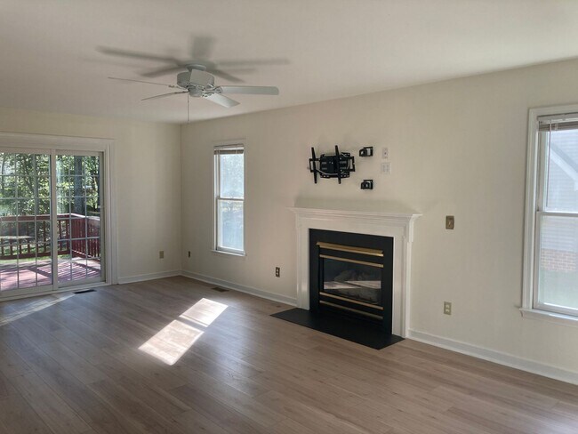 Foto del edificio - Lovely Four Bed Two and Half Bath Home in ...