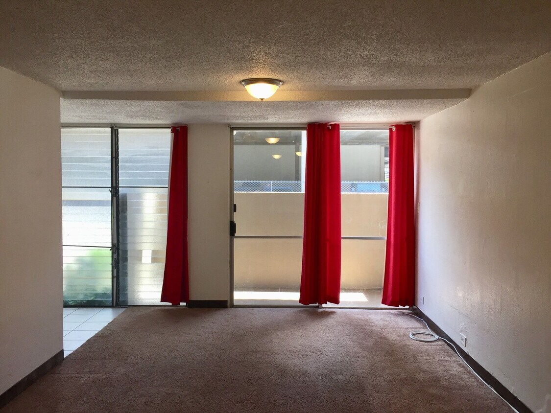 Foto principal - Pearlridge Sunset: 3 Bedroom, 1 Bath Condo...