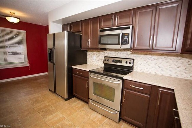 Building Photo - 4304 Silverleaf Dr