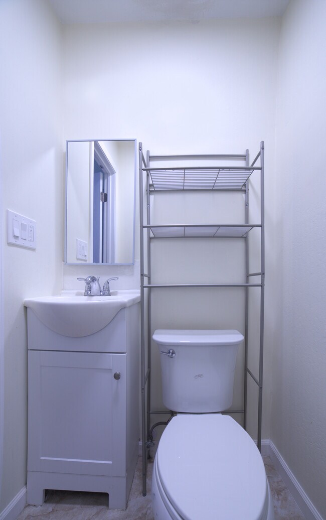 bathroom 1 - 359 N 16th St