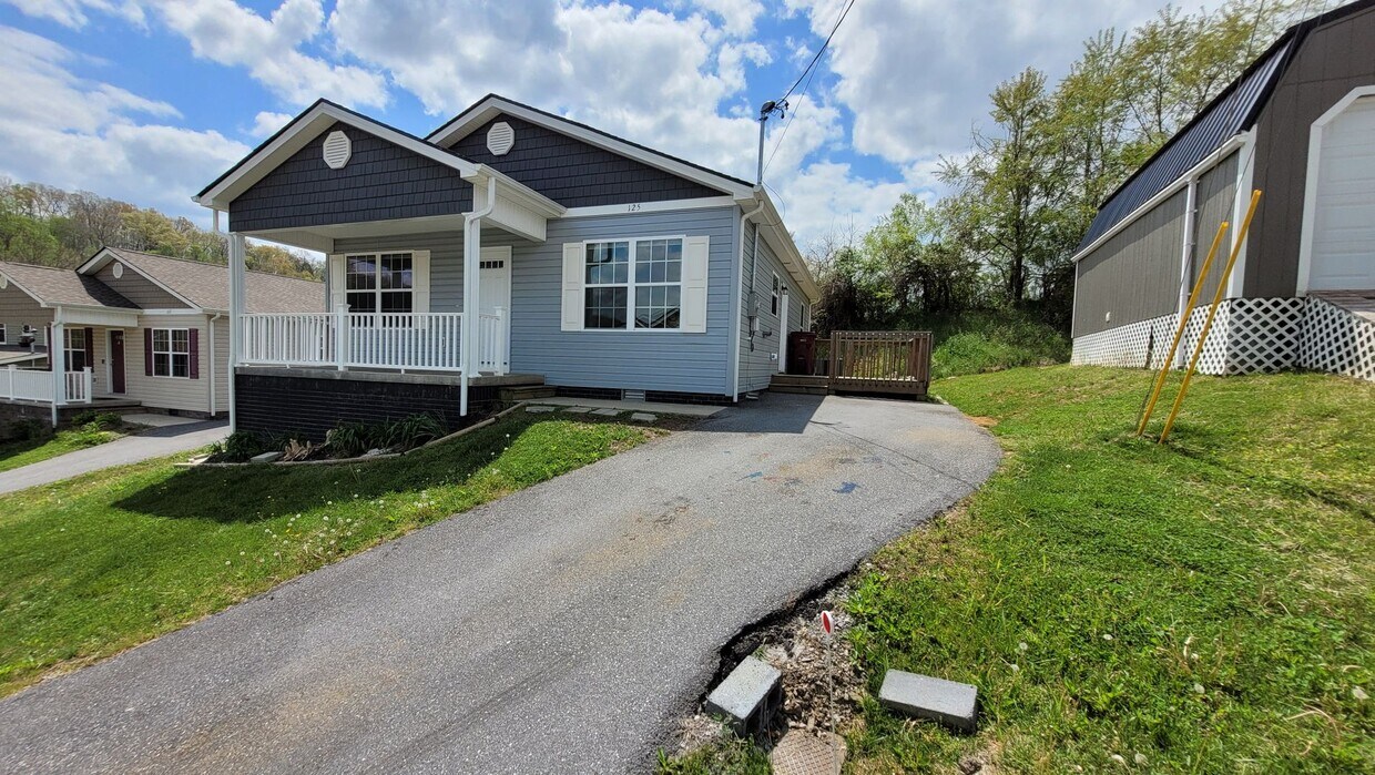 Foto principal - 3 bed, 2 bath home in Johnson City