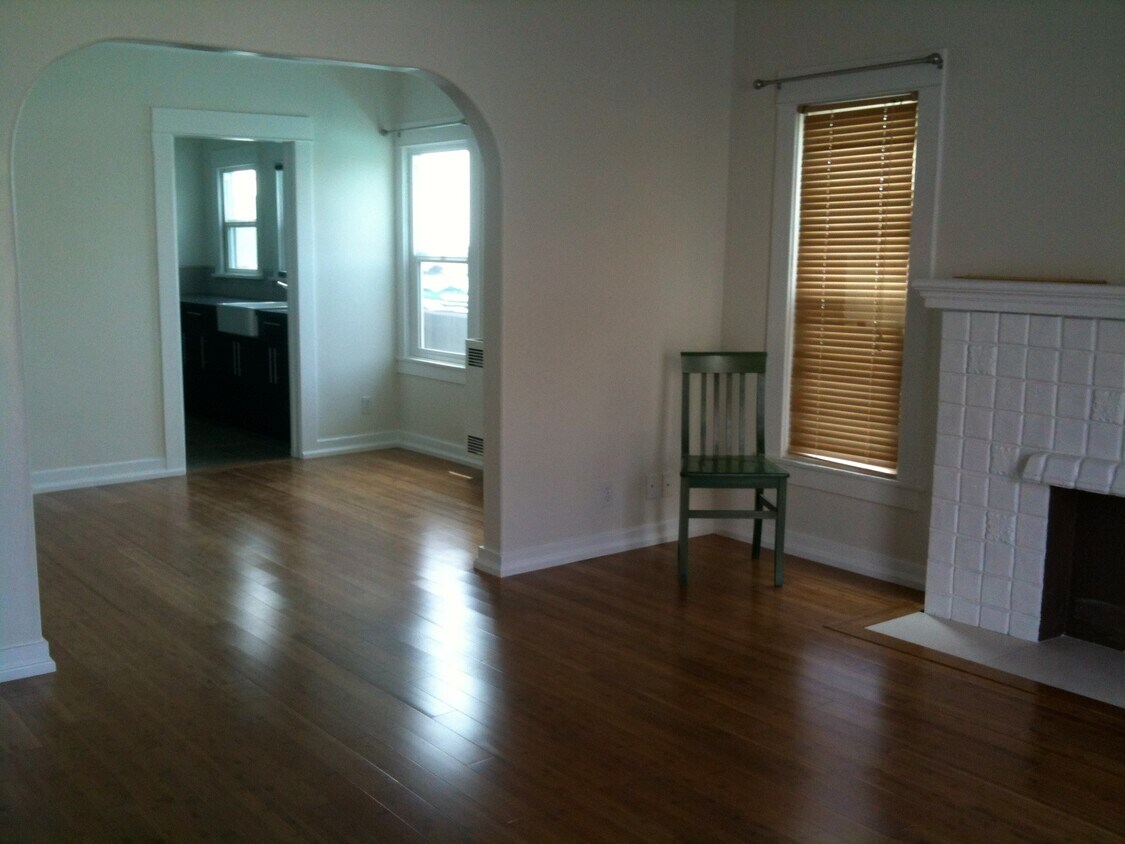 Primary Photo - 940 Marview Ave