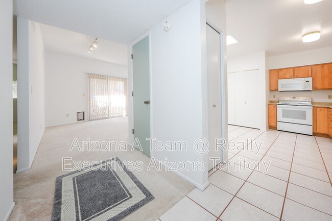 Foto del edificio - 8178 E Rivenoak Cir