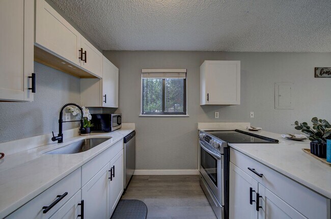 Foto del edificio - Beautifully Remodeled 3-Bed, 2-Bath Home with Modern Upgrades & Spacious Backyard!