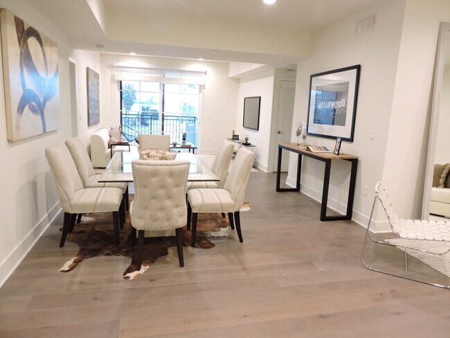 Sala de estar/comedor - 8417 Blackburn Ave.