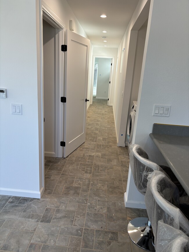 Building Photo - 691 Requeza St