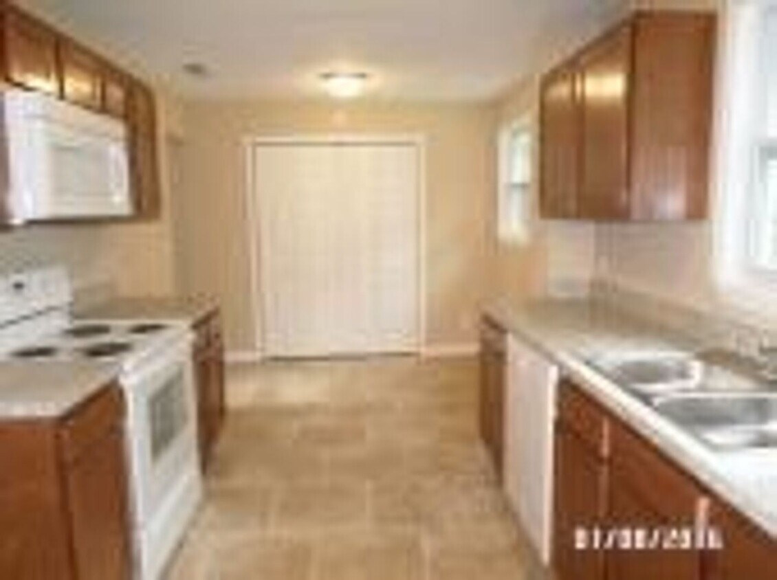 Foto principal - 3 br, 2 bath House - 6818 Medellin Ct