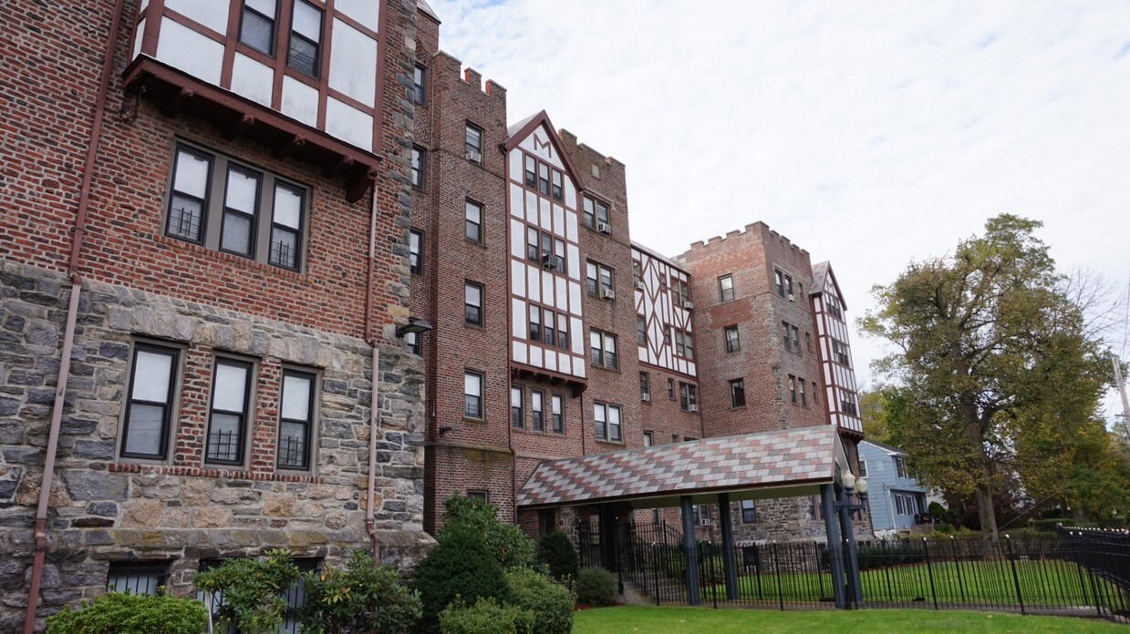 Primary Photo - 616 E Lincoln Ave