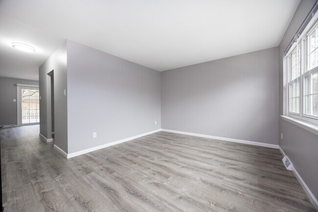 Foto del edificio - 1114 Bayless Pl