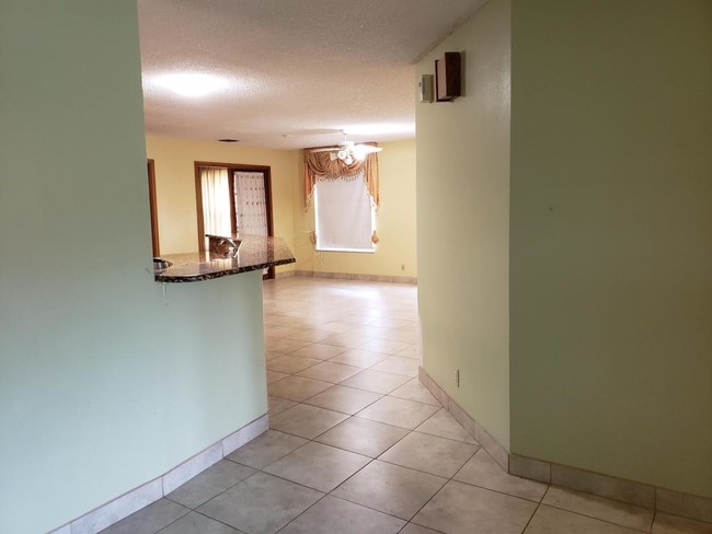 Building Photo - 1518  Lee Court