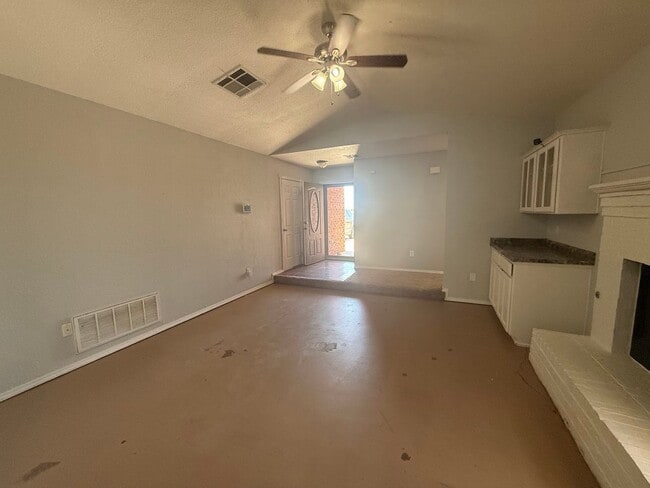 Building Photo - 609 Montwood Ct