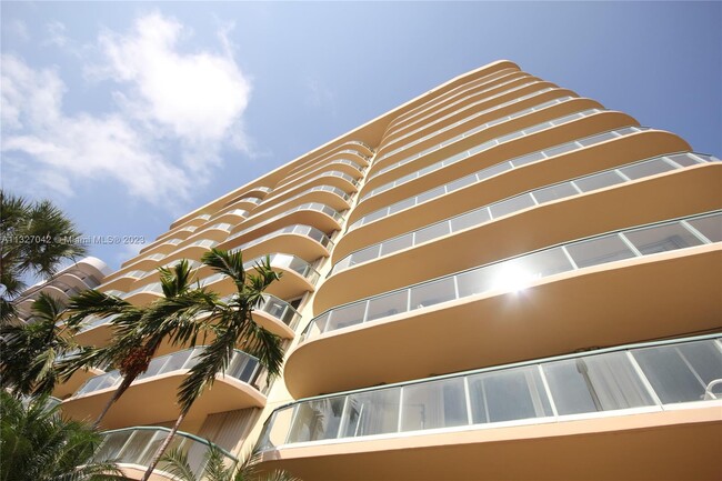 Foto del edificio - 8855 Collins Ave