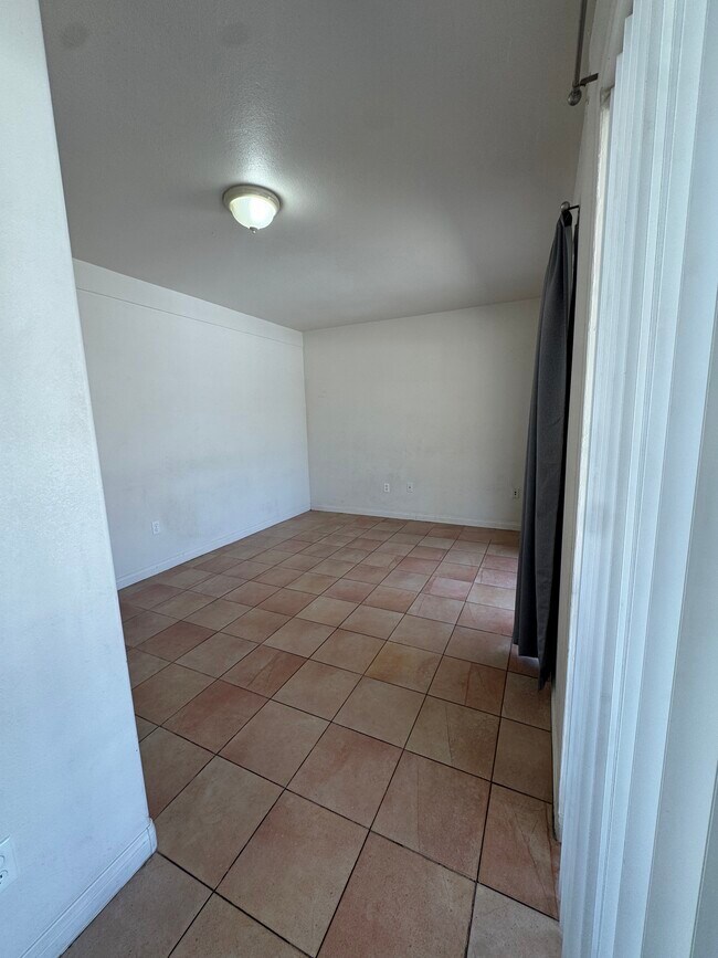 Foto del edificio - 758 W Longden Ave