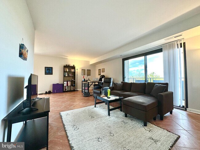 Foto del edificio - 3100 S Manchester St