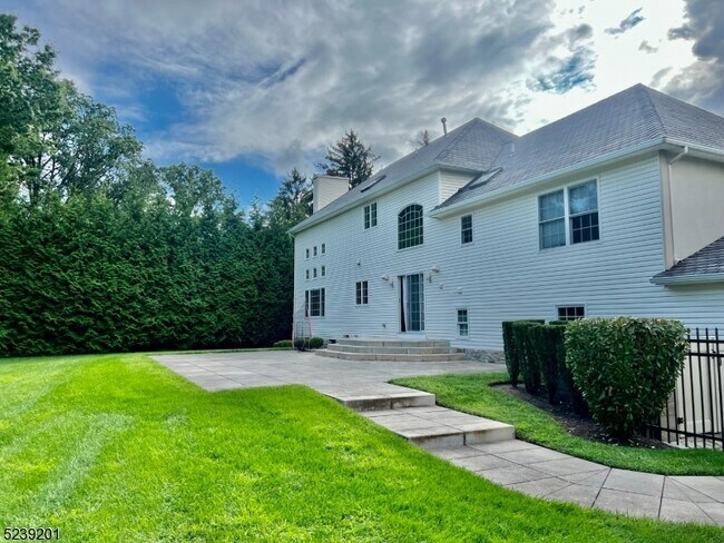 Building Photo - 101 Thomas Dr