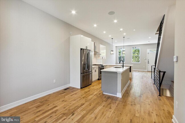 Foto del edificio - 2733 W Jefferson St