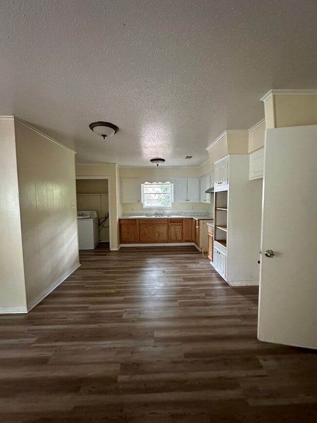 Building Photo - 4 Bedroom and 2 Bathroom Little Rock