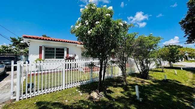 Foto del edificio - 3667 NW 5th St