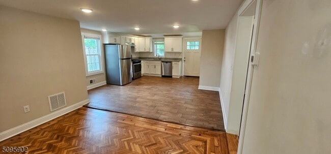 Kitchen, dining & living open concept - 21 W Hanover Ave