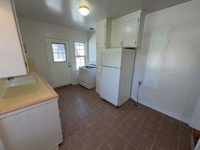 Building Photo - 517