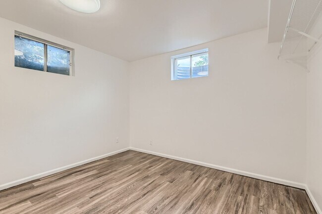 Building Photo - 1641 Phillips Dr