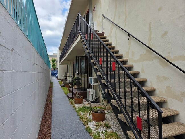 Photo - 706 E Harvard St Apartment