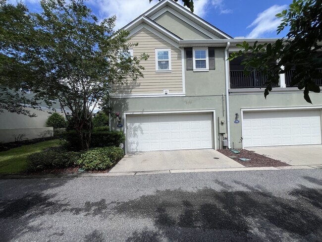 Foto del edificio - 677 Oak Lake Ln