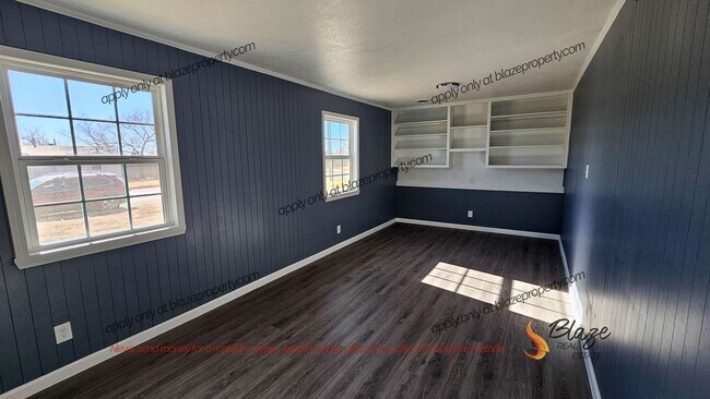 Building Photo - Southlawn North Large 4 Bedroom 2 bath home