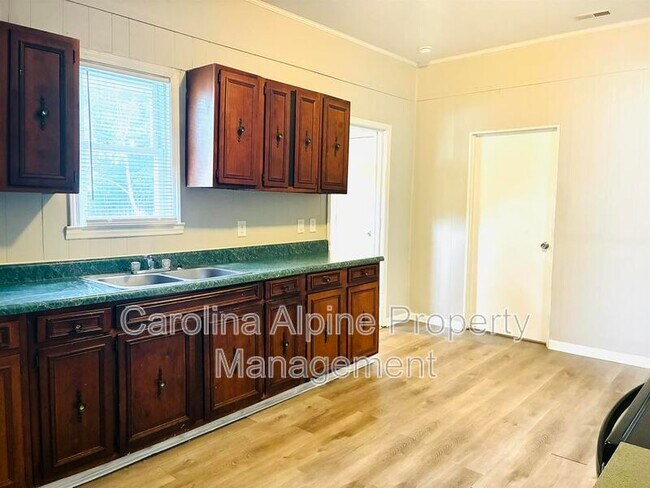 Building Photo - 408 Leland St