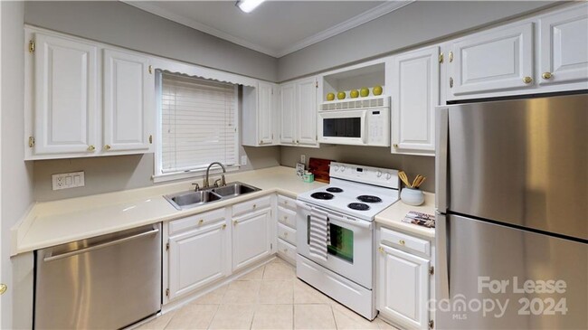 Building Photo - Adorable rental opportunity in Southpark!