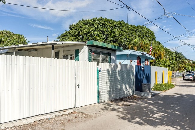 Foto del edificio - Palm Lakes Mobile Home Park