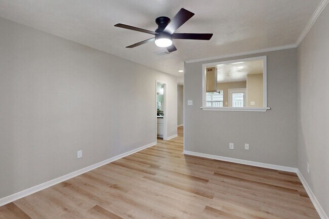 Building Photo - 1409 Airline Dr